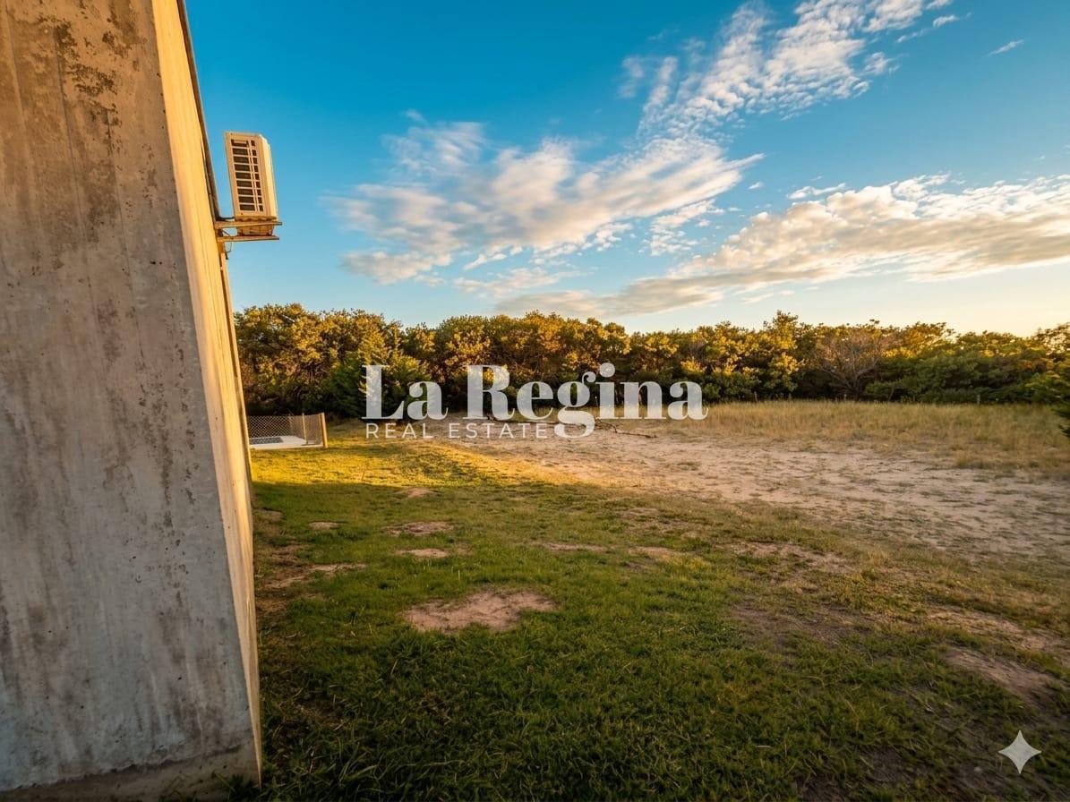Foto de Casa de Hormigon Venta Barrio Privado en Punta Medanos con pileta, imagen 4