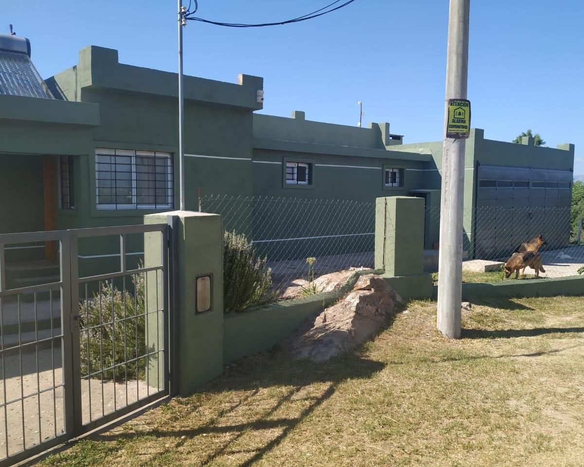 Complejo de Cabañas, Pileta, Jacuzzi Casa de 3 Dorm - Terreno 7800 m² 1