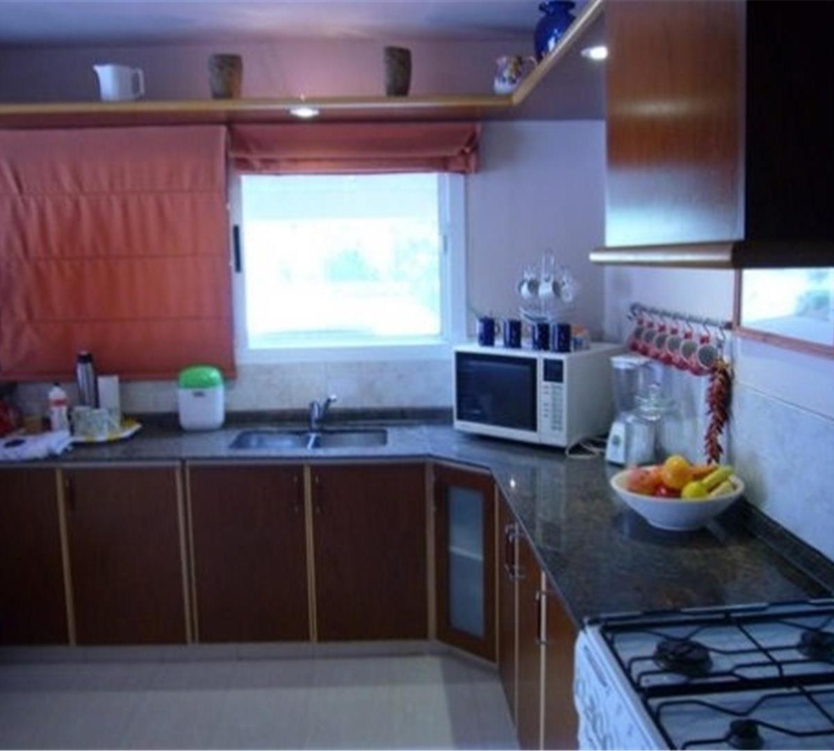 Cod 209, Casa en Venta de 4 Dorm., Pileta, Cochera. 5