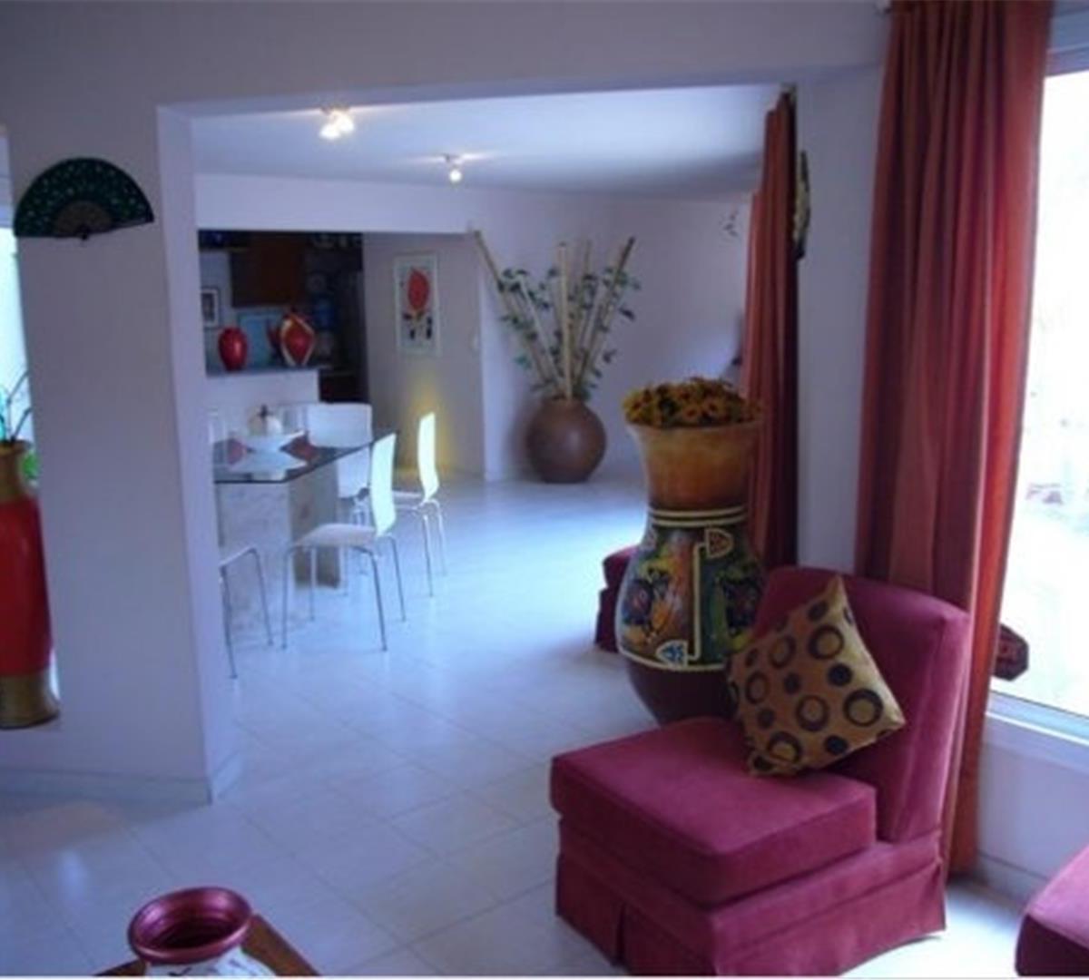Cod 209, Casa en Venta de 4 Dorm., Pileta, Cochera. 3
