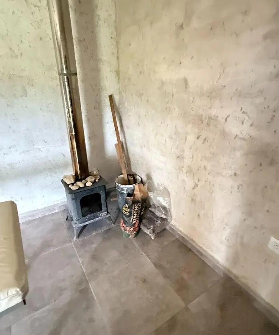 CASA DOS DORMITORIOS A TERMINAR ESTANCIA VIEJA FRENTE AL RÍO LOS CHORRILLOS 4