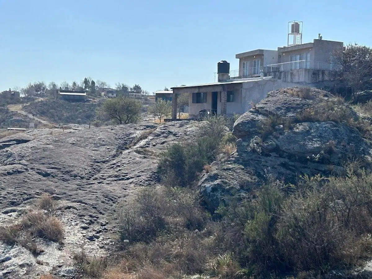 CASA DOS DORMITORIOS A TERMINAR ESTANCIA VIEJA FRENTE AL RÍO LOS CHORRILLOS 5
