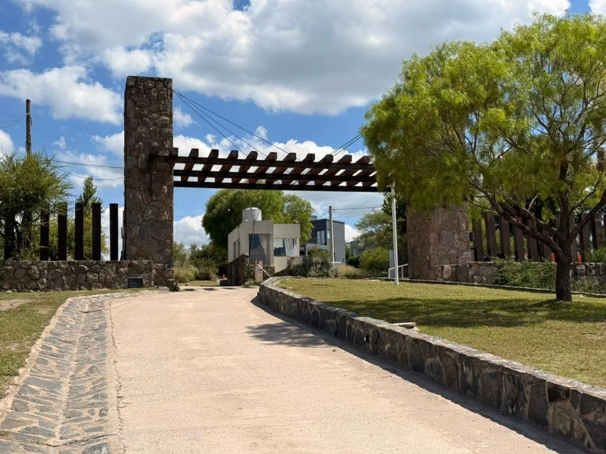 Casa en Venta Mayu Sumaj Barrio Cerrado Lomas del Rey | 3 Viviendas | Pileta | Vista a las Sierras | 2