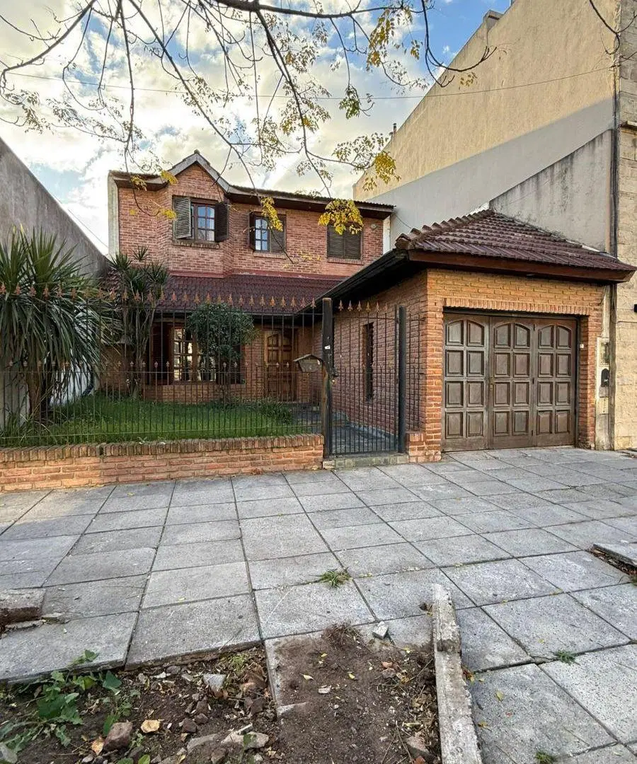 Casa lote propio de 4 amb con dependencias. 5