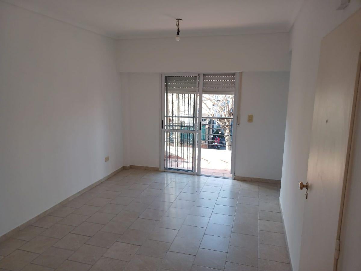 2 AMBIENTES LUMINOSO CON BALCON