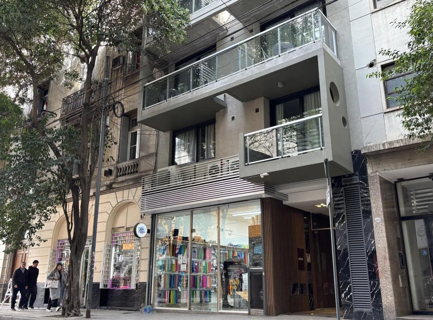Alquiler monoambiente divisible con balcón   Uriburu 500 5