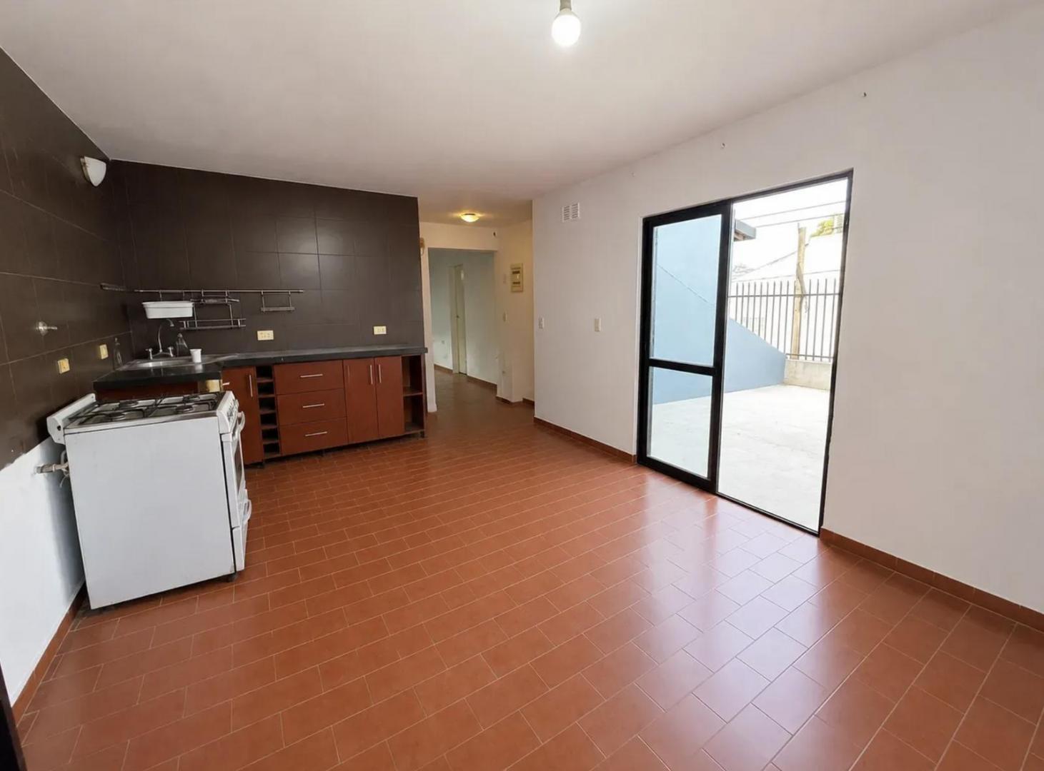 Foto de Casa De 9 Ambientes Con Quincho. Remodelada. Lista Para Vivir., imagen 2