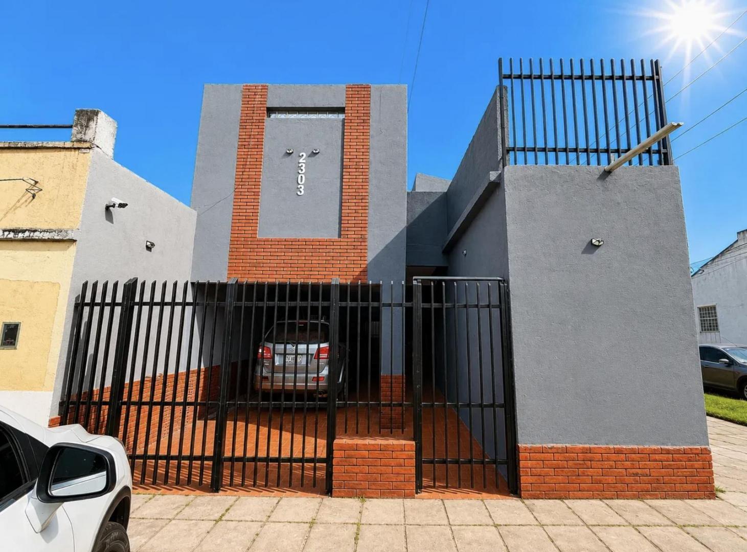 Foto de Casa De 9 Ambientes Con Quincho. Remodelada. Lista Para Vivir., imagen 1