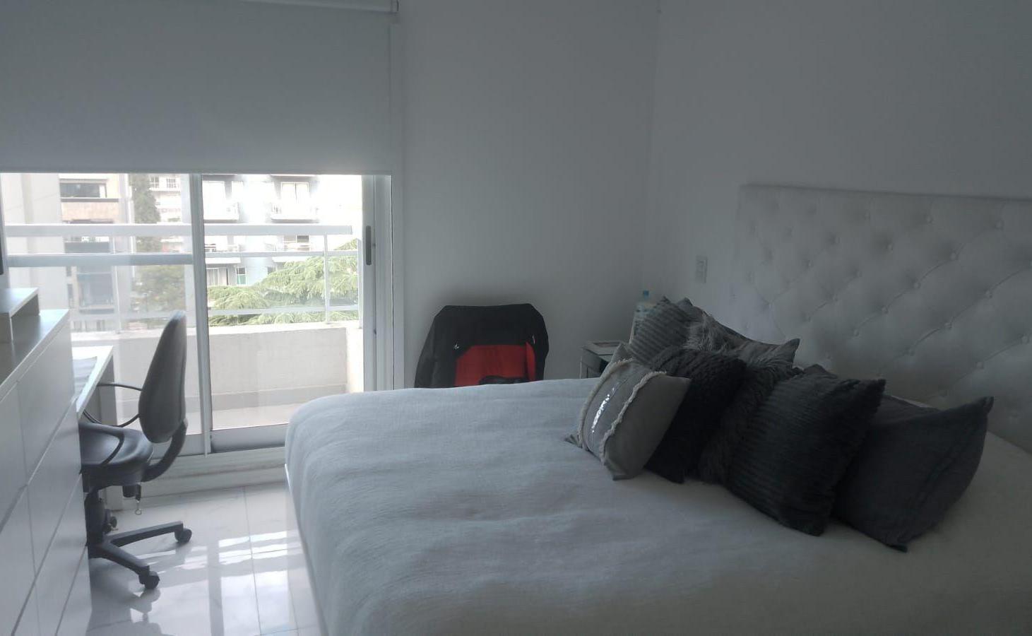 Foto de DEPARTAMENTO DE LUJO TOTAL, CON PILETA PROPIA 3 AMBIENTES FLORES, imagen 2