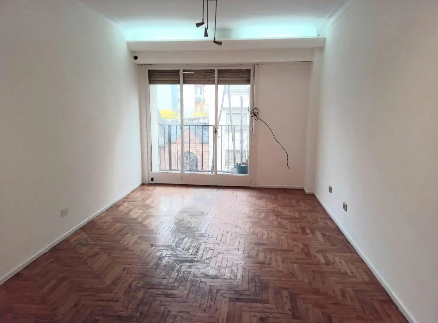 3 Ambientes con Balcon baño de Servicio a Una cuadra de AV corrientes y una cuadra del Parque Centen 5