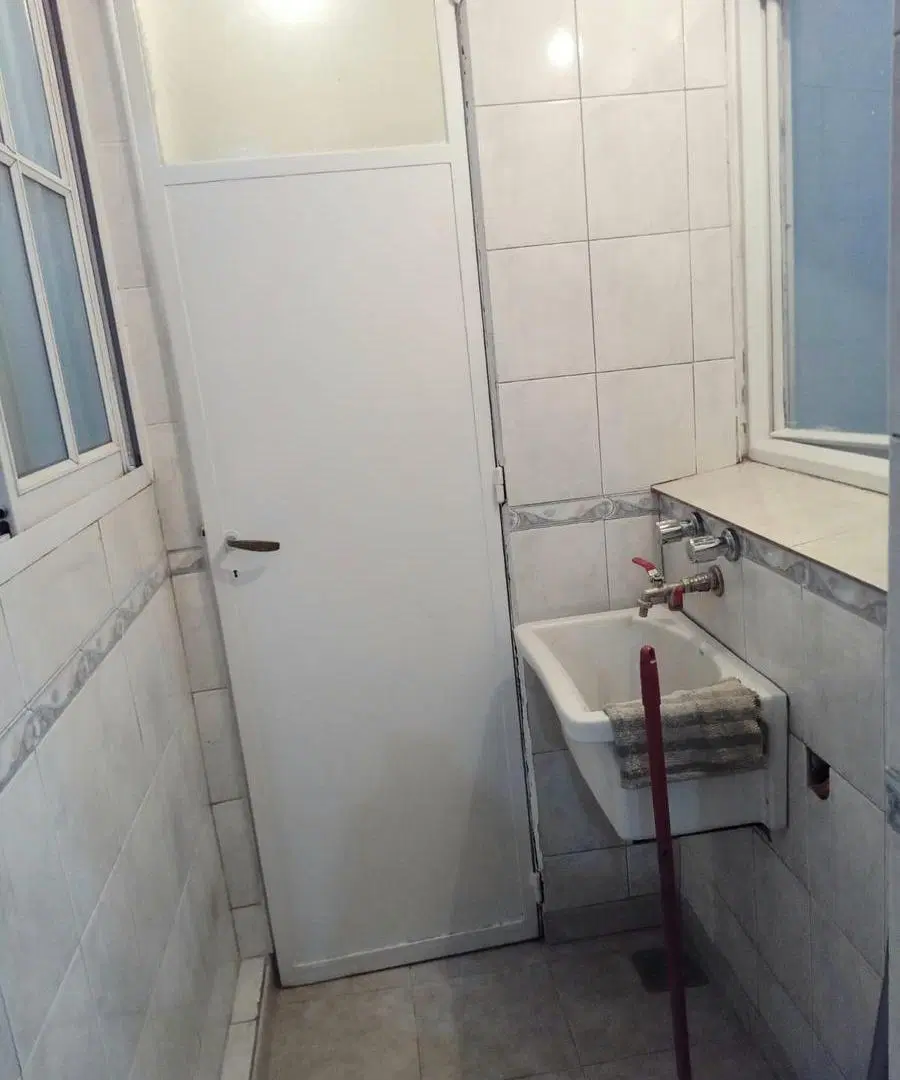 3 Ambientes con Balcon baño de Servicio a Una cuadra de AV corrientes y una cuadra del Parque Centen 2