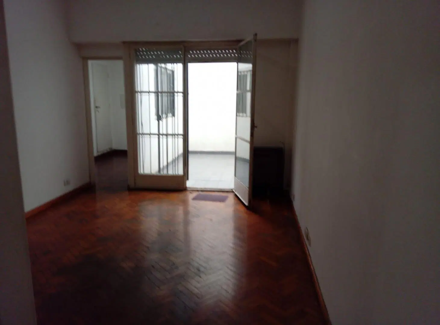 3 Ambientes Chico Lateral con 2 Patios Oportunidad Excelente ubicación a metros del Subte B 2