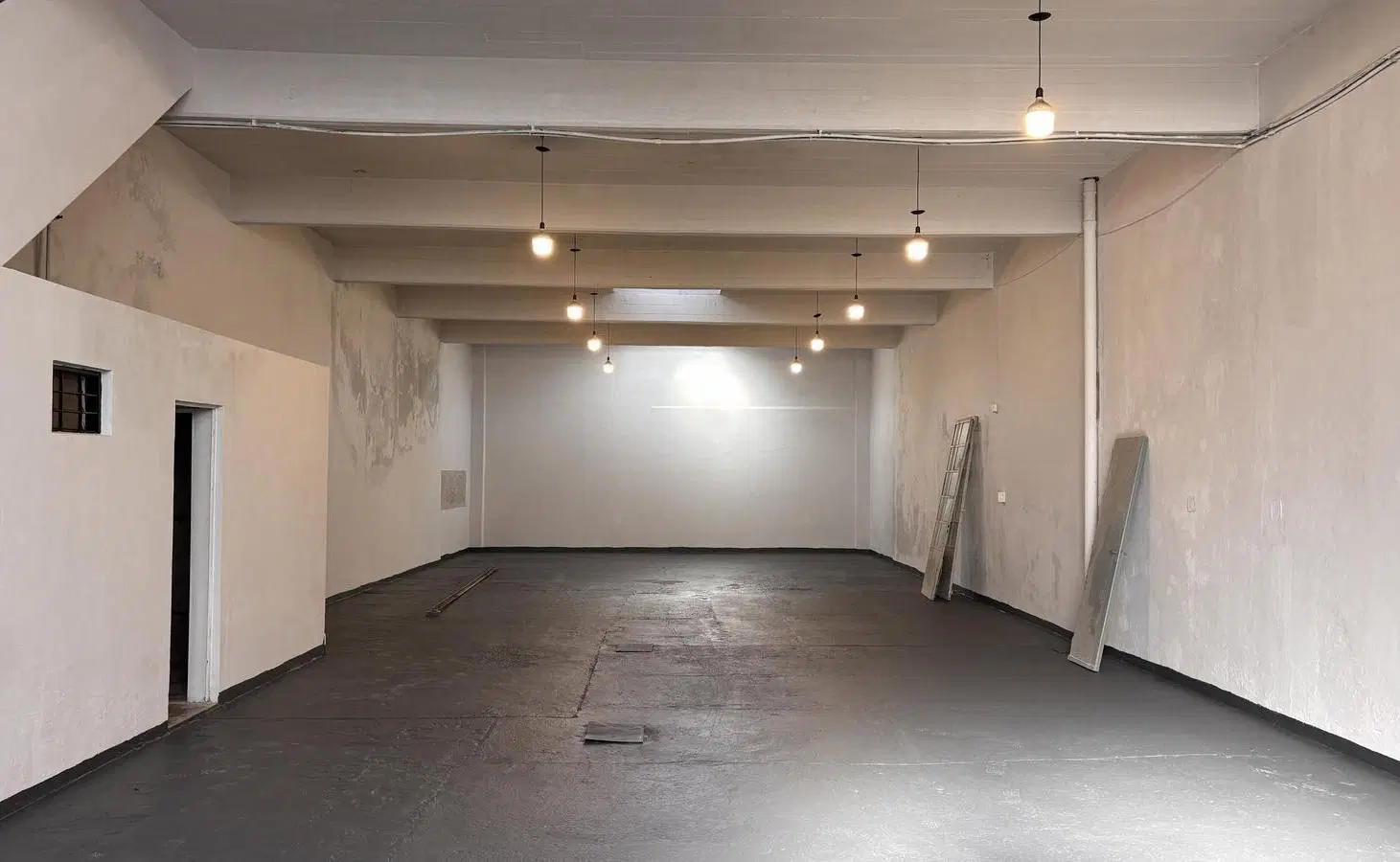 Galpón 350 m2 portpon oficna doble entrada lugar montacarga 4