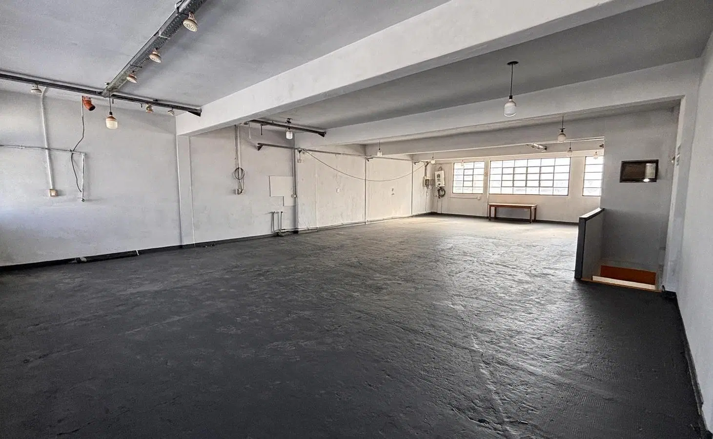 Galpón 350 m2 portpon oficna doble entrada lugar montacarga 5