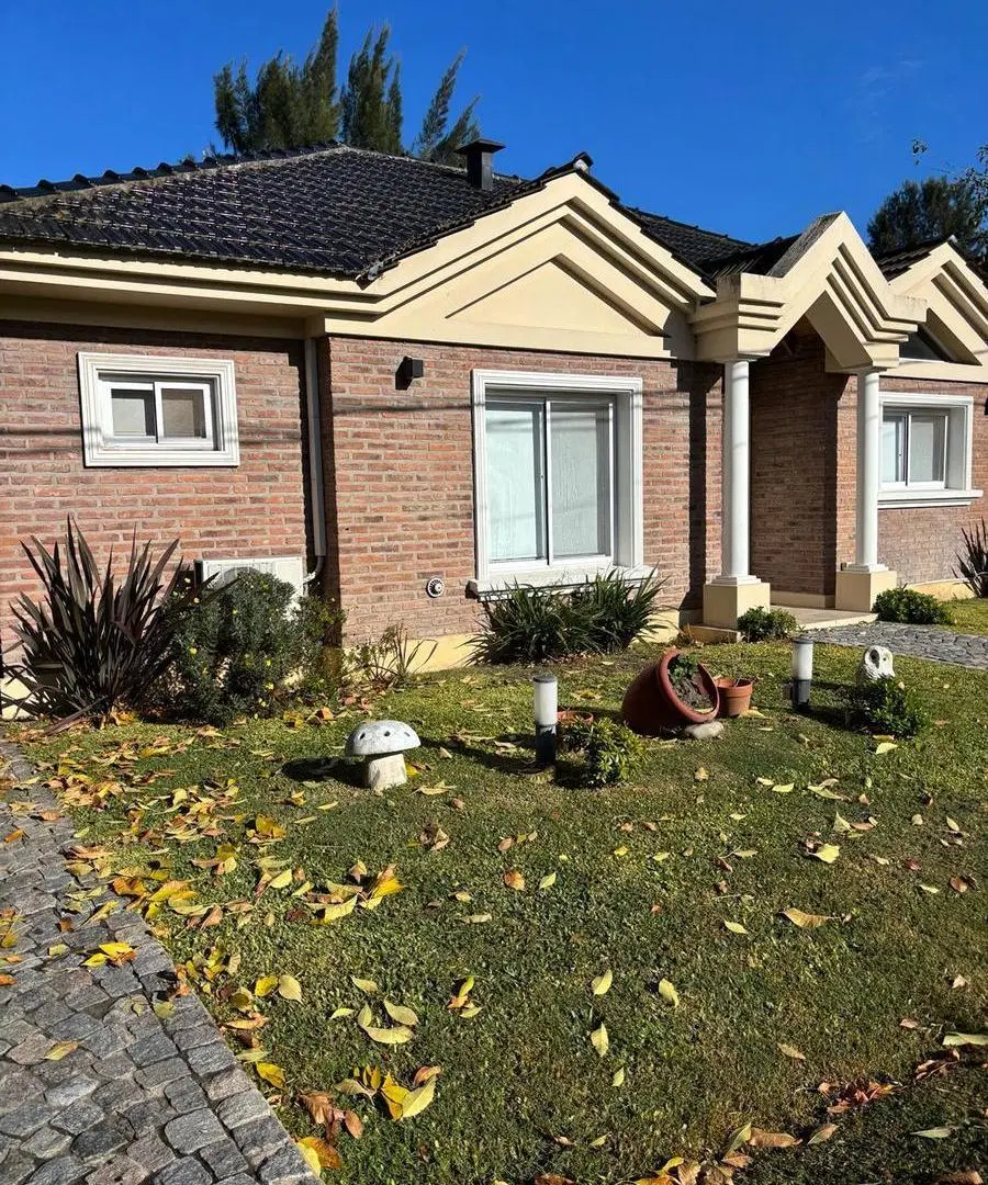 Casa 4 ambientes Venta o Alquiler Preciosa Barrio Cerrado de Lujo 2