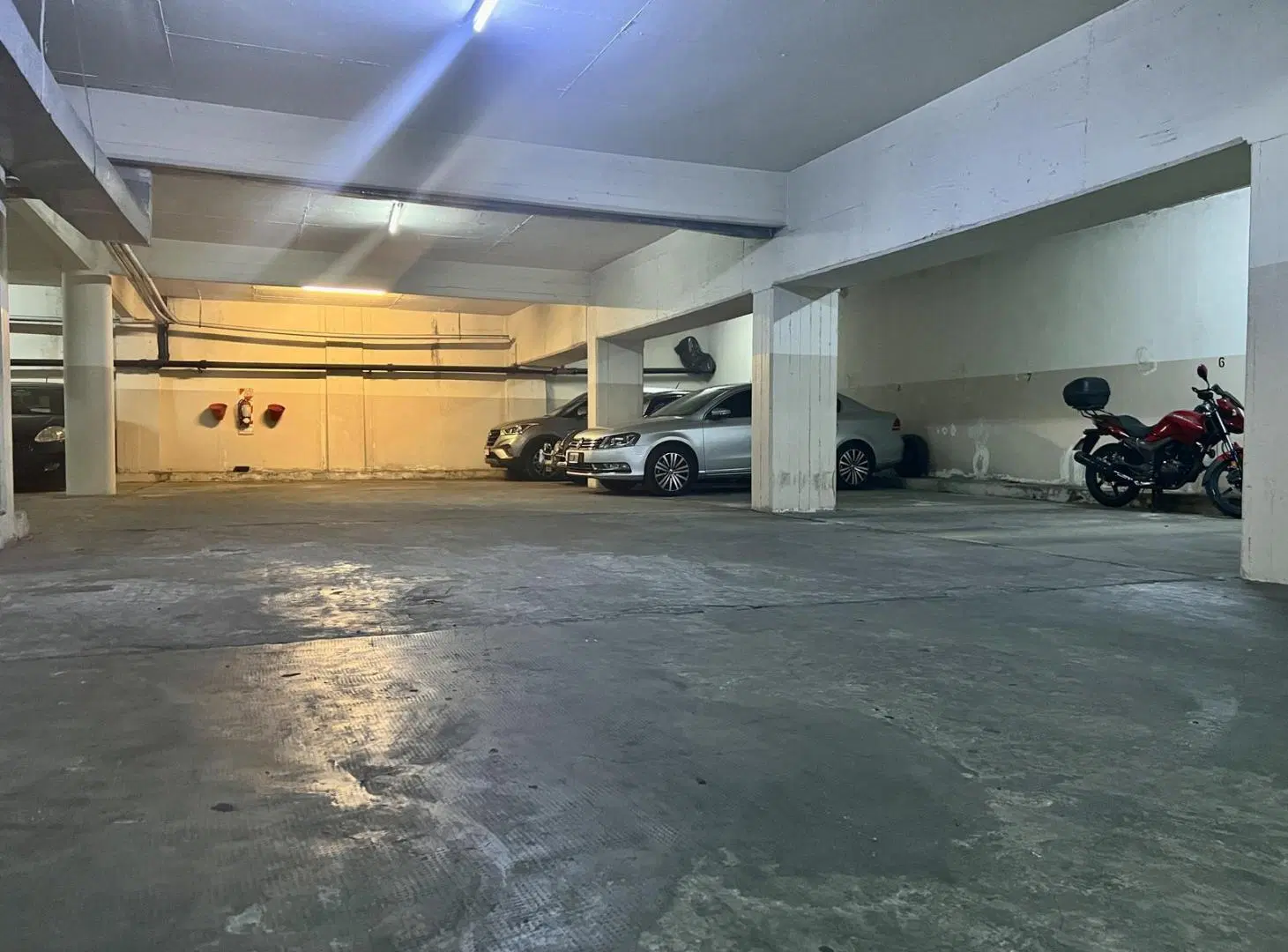 Monoambiente Contrafrente Balcon Piso alto luminoso y Con Cochera incluida 5