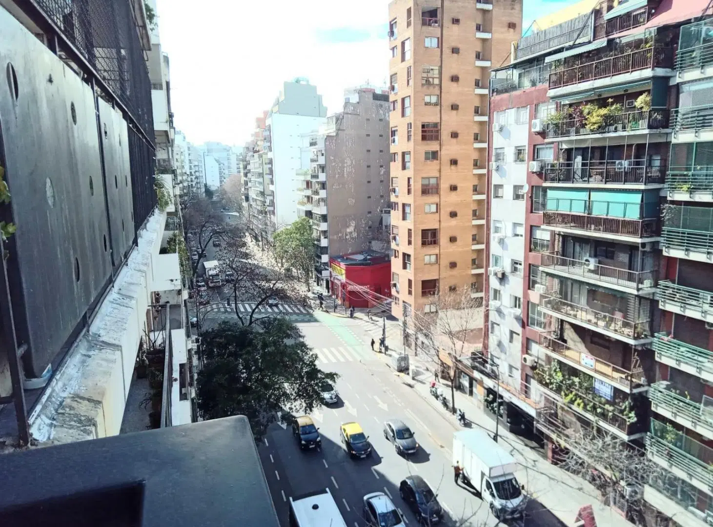 MONOAMBIENTE DIVIDIDO CON BALCON SUPER LUMINOSO PISO ALTO PARRILLA 5