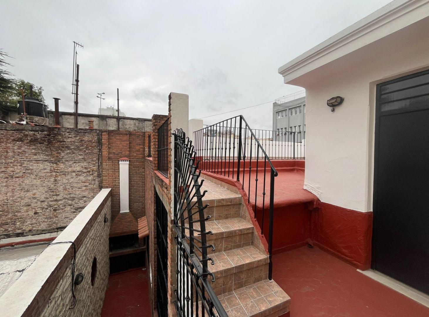 Foto de PH en Constitución USO PROFESIONAL COMERCIAL CON VIVIENDA, imagen 2