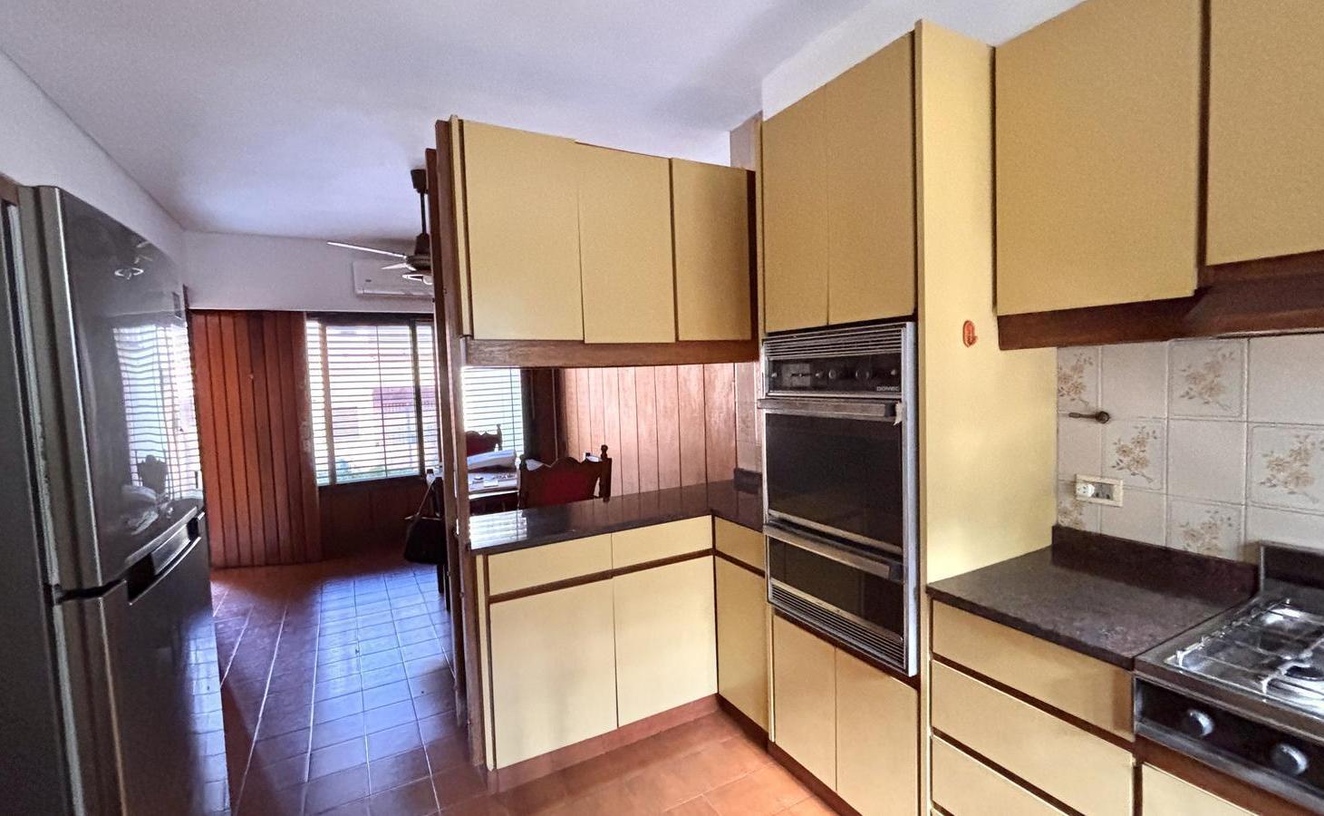 Foto de Escribano 100 venta Casa lote propio 3 dormitorios dependencias cochera, imagen 5