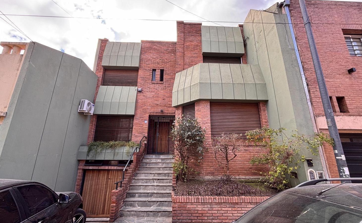 Foto de Escribano 100 venta Casa lote propio 3 dormitorios dependencias cochera, imagen 2