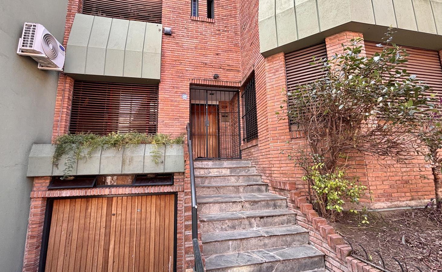 Foto de Escribano 100 venta Casa lote propio 3 dormitorios dependencias cochera, imagen 4