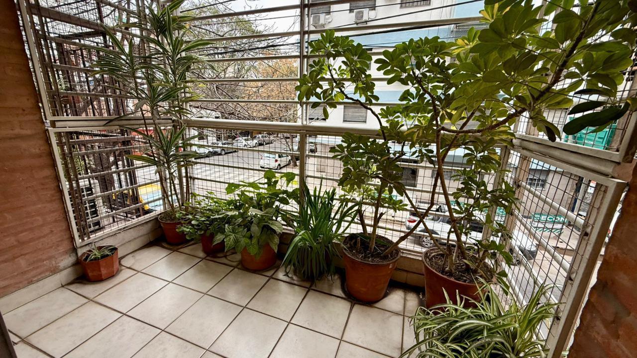 Foto de 3 ambientes cochera baulera a Mts del Parque Centenario y 3 cuadras del, imagen 2