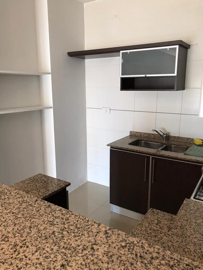 Foto de 3 Ambientes con Cochera y Balcon dos cuadras del Parque centenario, imagen 3