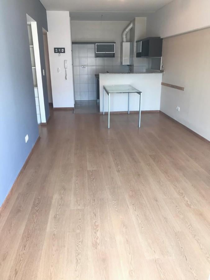 Foto de 3 Ambientes con Cochera y Balcon dos cuadras del Parque centenario, imagen 5