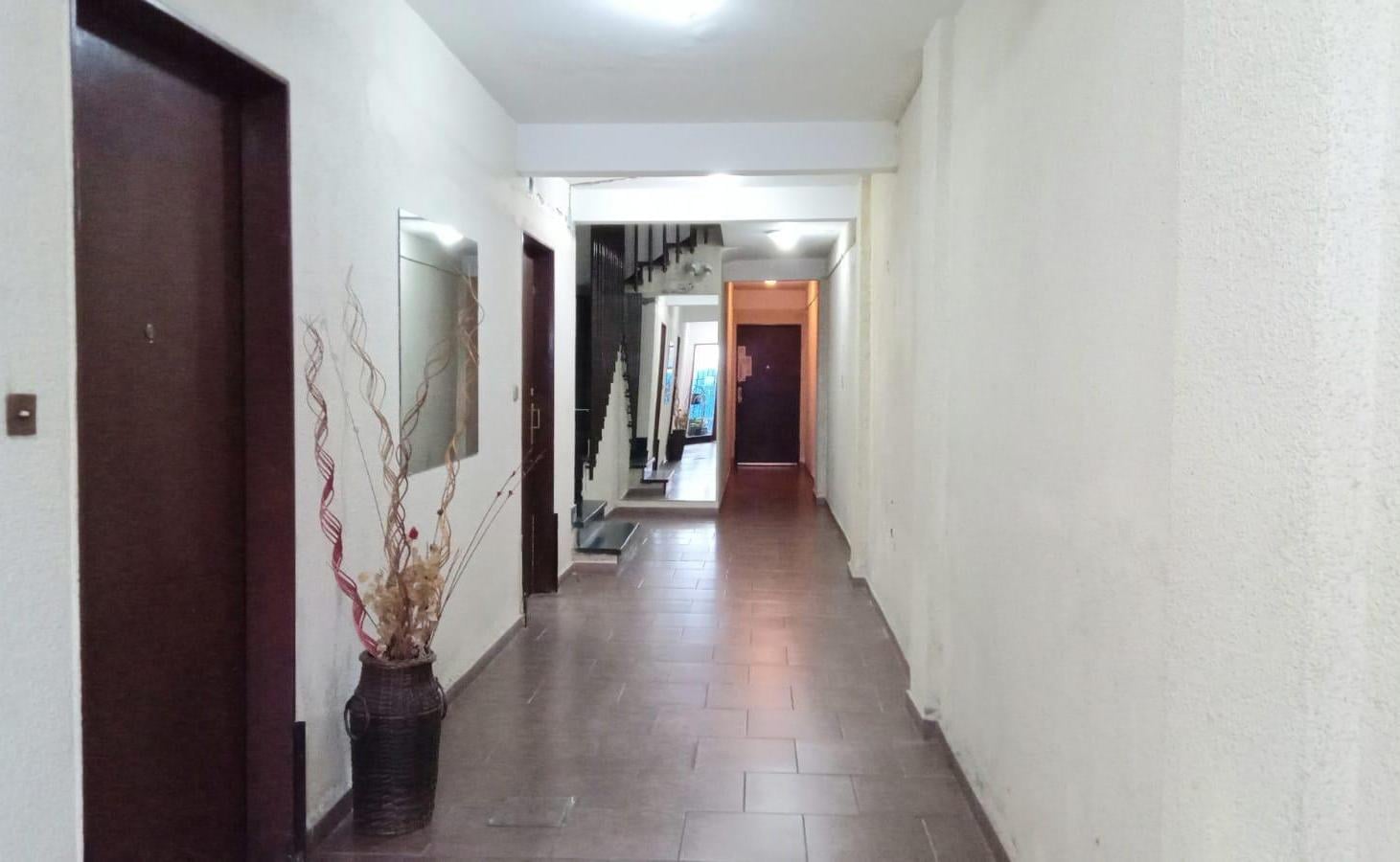 Foto de 2 Ambientes Primer piso Por escalera con Balcón!, imagen 3