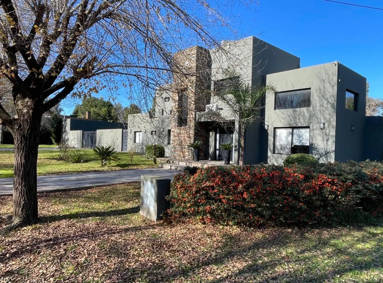 VENTA Casa 4 dormitorios - Segundas Colinas - Pilar 5