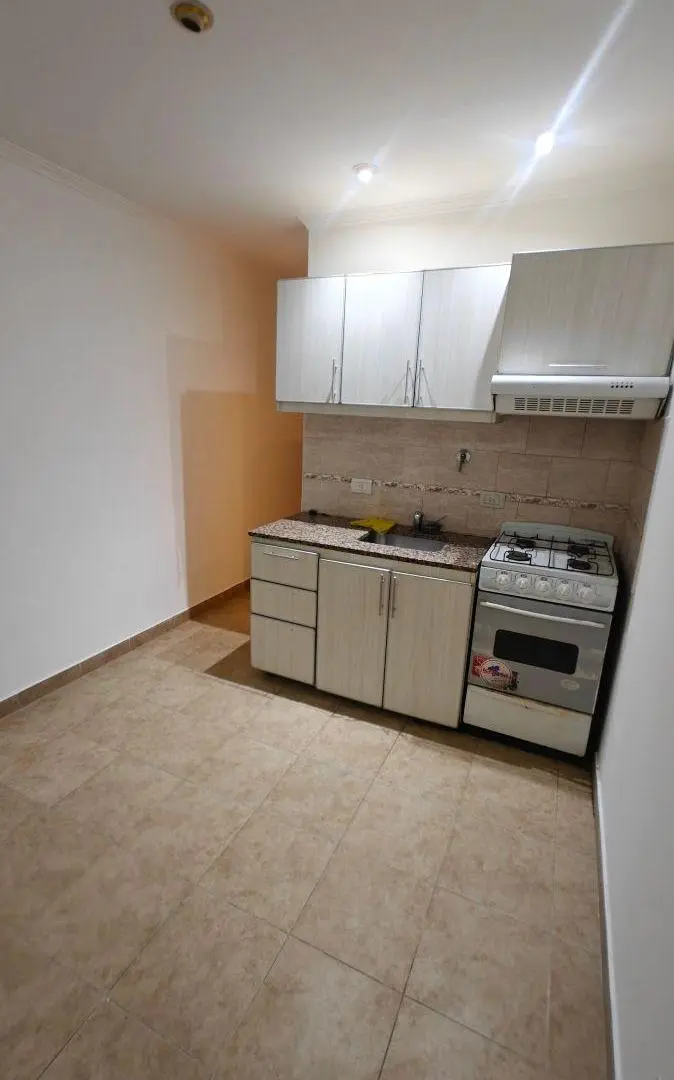 Alquiler Departamento 2 ambientes con balcón y terraza. Emilio Mitre 348 3