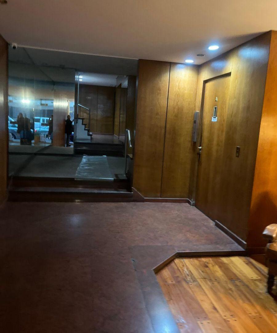 Foto de Departamento de 70 m² con 2 dormitorios y dependencias en venta en, imagen 2