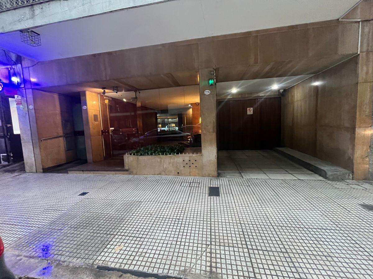 Foto de Departamento de 70 m² con 2 dormitorios y dependencias en venta en, imagen 3