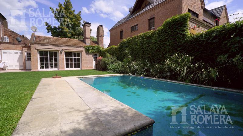 Venta Casa Martínez – 5 Ambientes con Jardín, Pileta y Quincho
