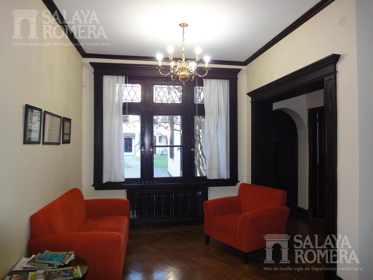 Venta Casa Estilo Inglés – 5 Ambientes en Excelente Lote, Olivos 2