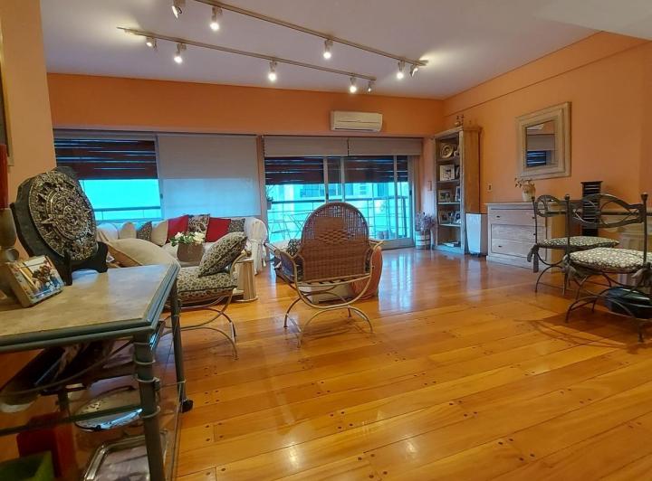 Venta Departamento 4 ambientes con depedencias y cochera Recoleta