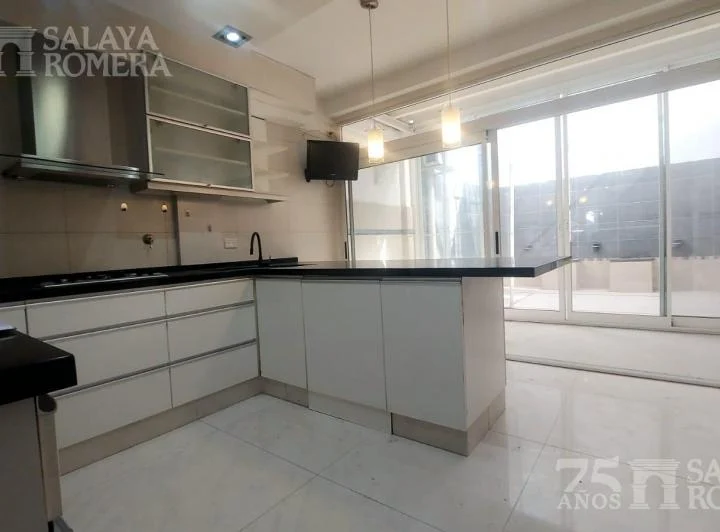 Moderna  y funcional Casa 5 ambientes mas piscina propia en Belgrano 5