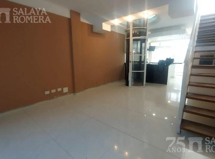 Moderna  y funcional Casa 5 ambientes mas piscina propia en Belgrano 3