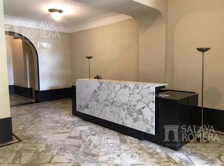Semi piso en alquiler de 4 ambientes de categoría en Recoleta 3