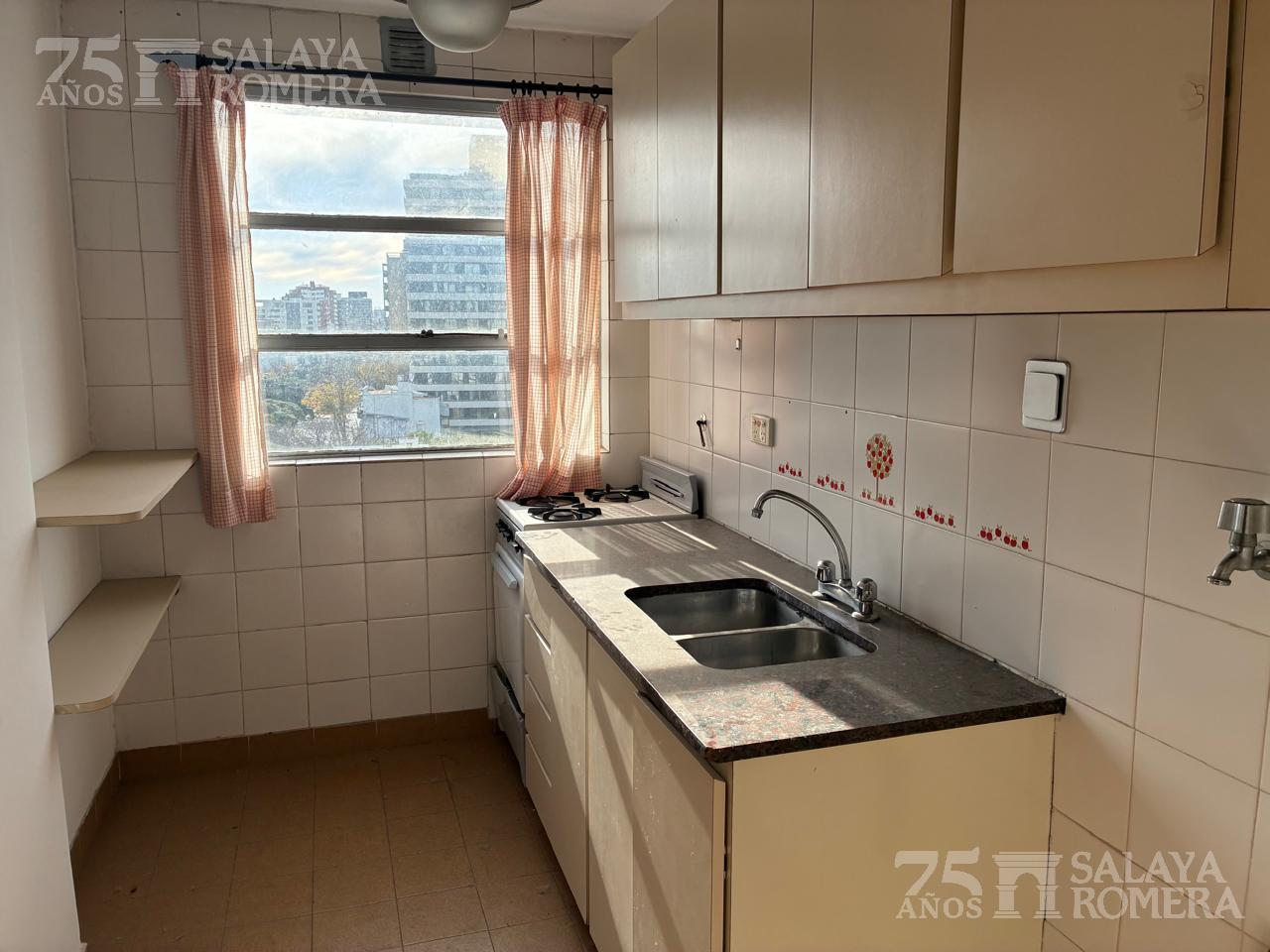 Foto de Departamento en venta Olivos 2 ambientes 42 mts - luminoso con vista al, imagen 3