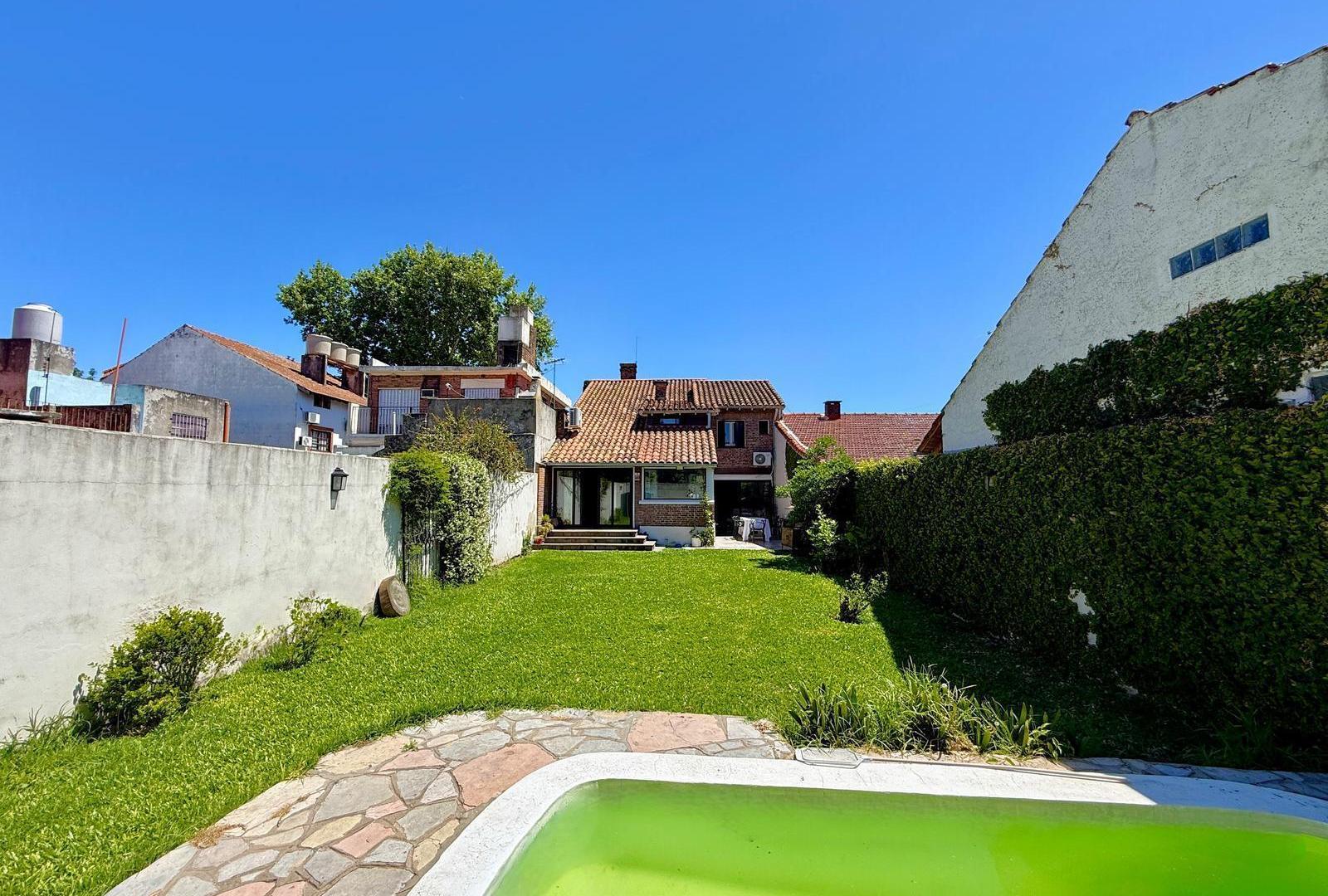 Venta casa 4 ambientes con jardín y pileta en Olivos
