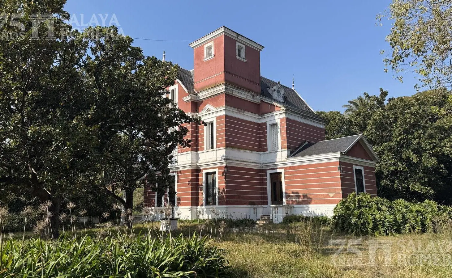 Casa colonial en venta 7 ambientes en Olivos 2