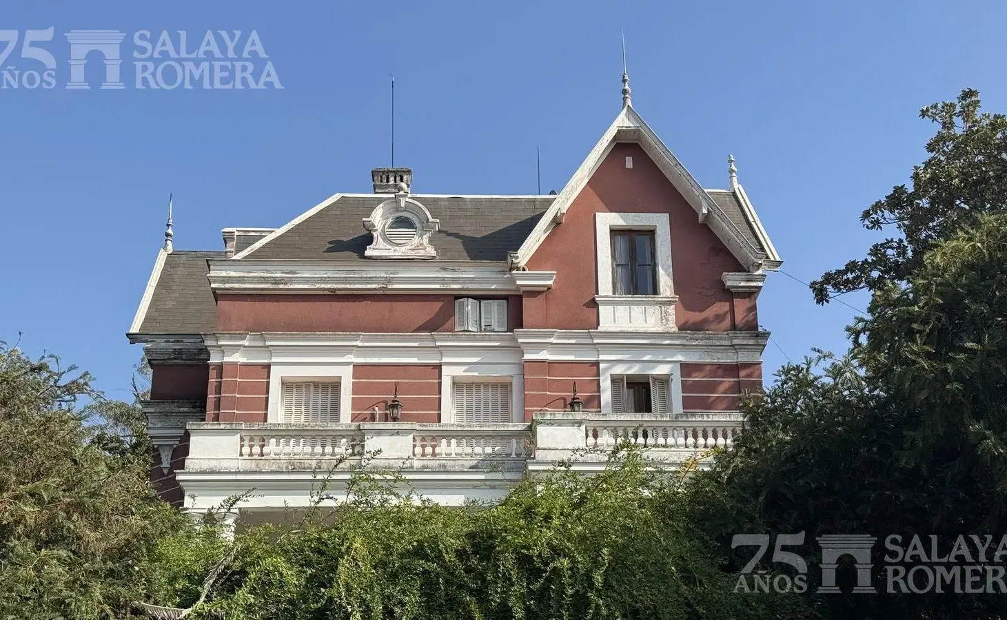 Casa colonial en venta 7 ambientes en Olivos 3