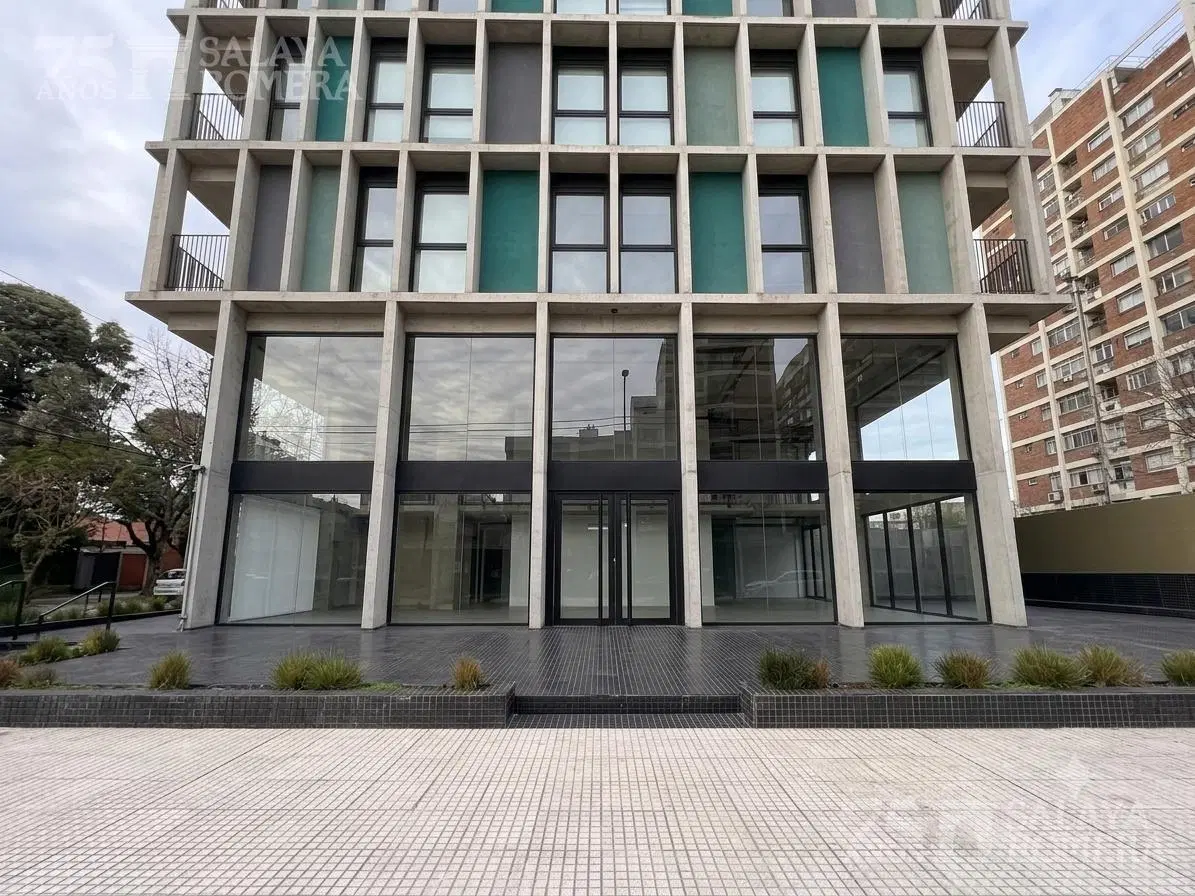 Local en Olivos Avenida Libertador al Rio 5