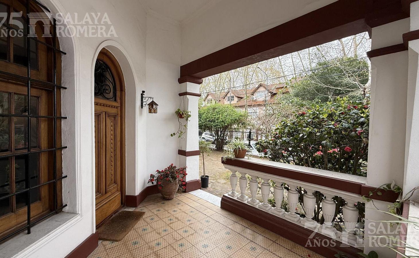 Foto de Venta Casa 5 ambientes con jardín parrilla y bodega en Olivos, imagen 3