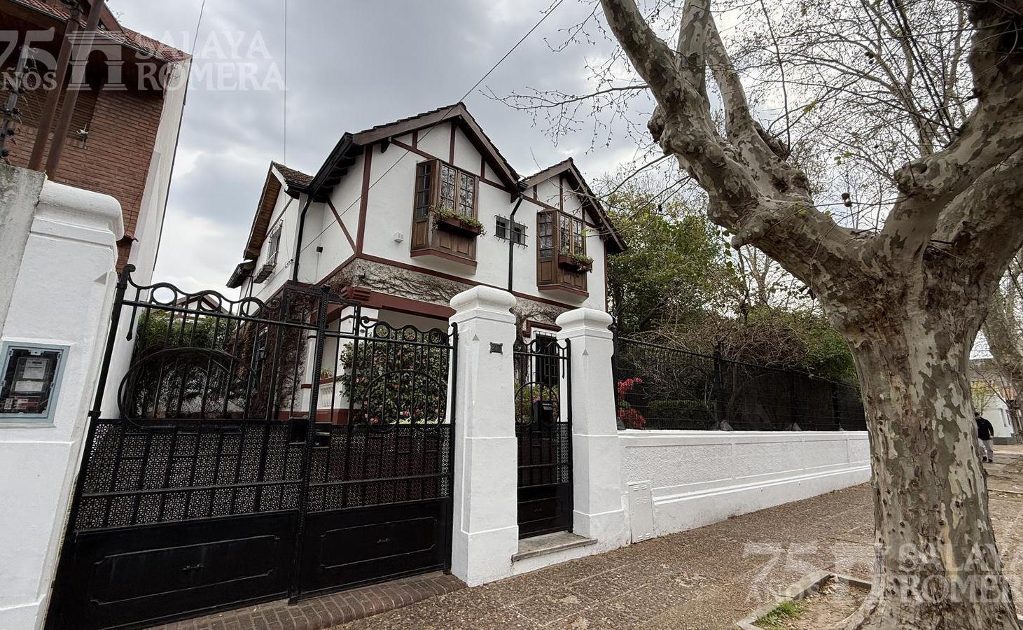 Foto de Venta Casa 5 ambientes con jardín parrilla y bodega en Olivos, imagen 2