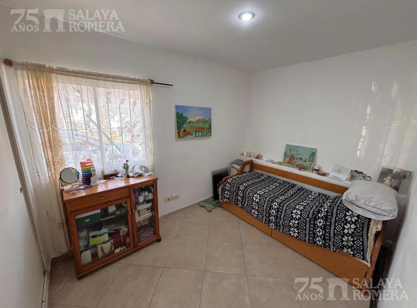 Foto de Venta local 3 ambientes entrada independiente patio terraza Florida Este, imagen 1