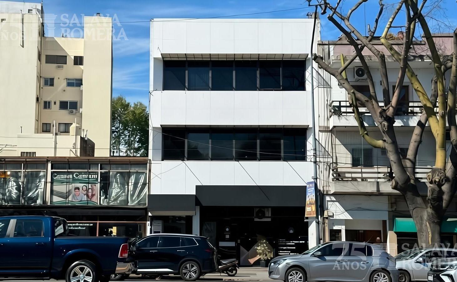 Foto de Edificio de oficina en Venta en Olivos, imagen 2