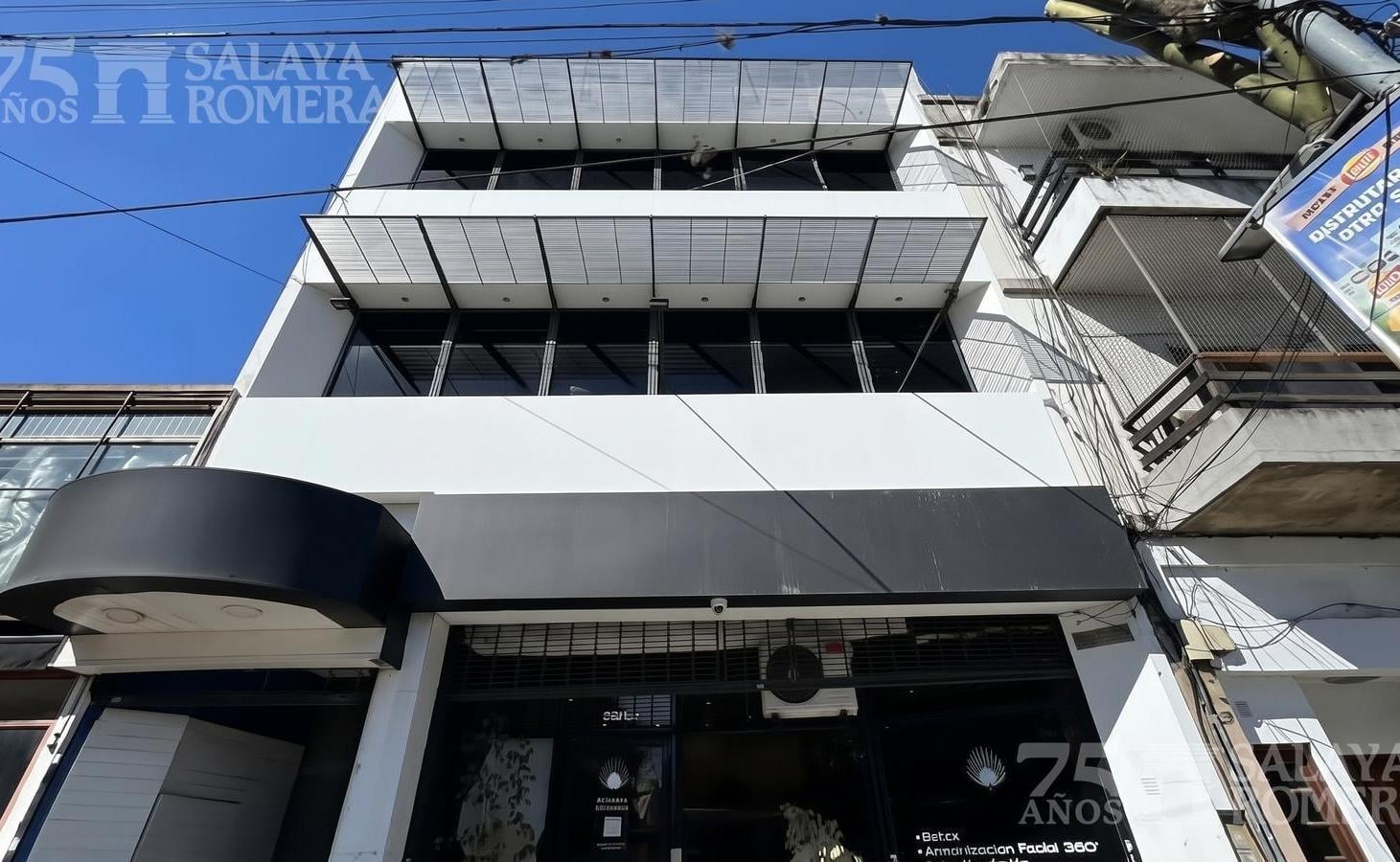 Foto de Edificio de oficina en Venta en Olivos, imagen 1
