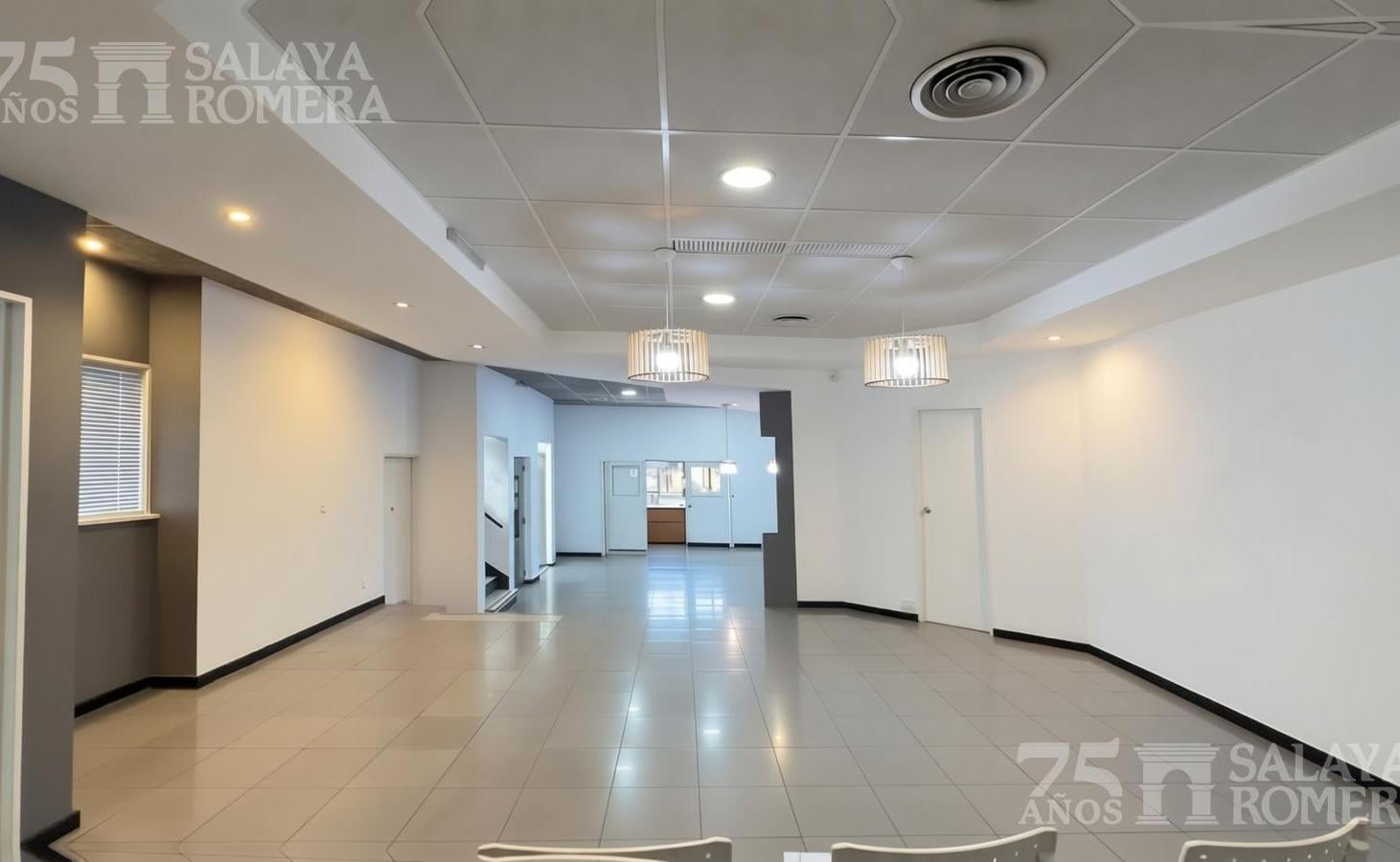 Foto de Edificio de oficina en Venta en Olivos, imagen 2